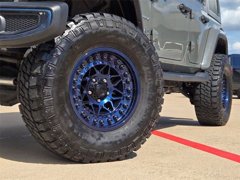 Used 2021 Jeep Wrangler Unlimited Sahara w/ Dual Top Group AWD/4WD image 8
