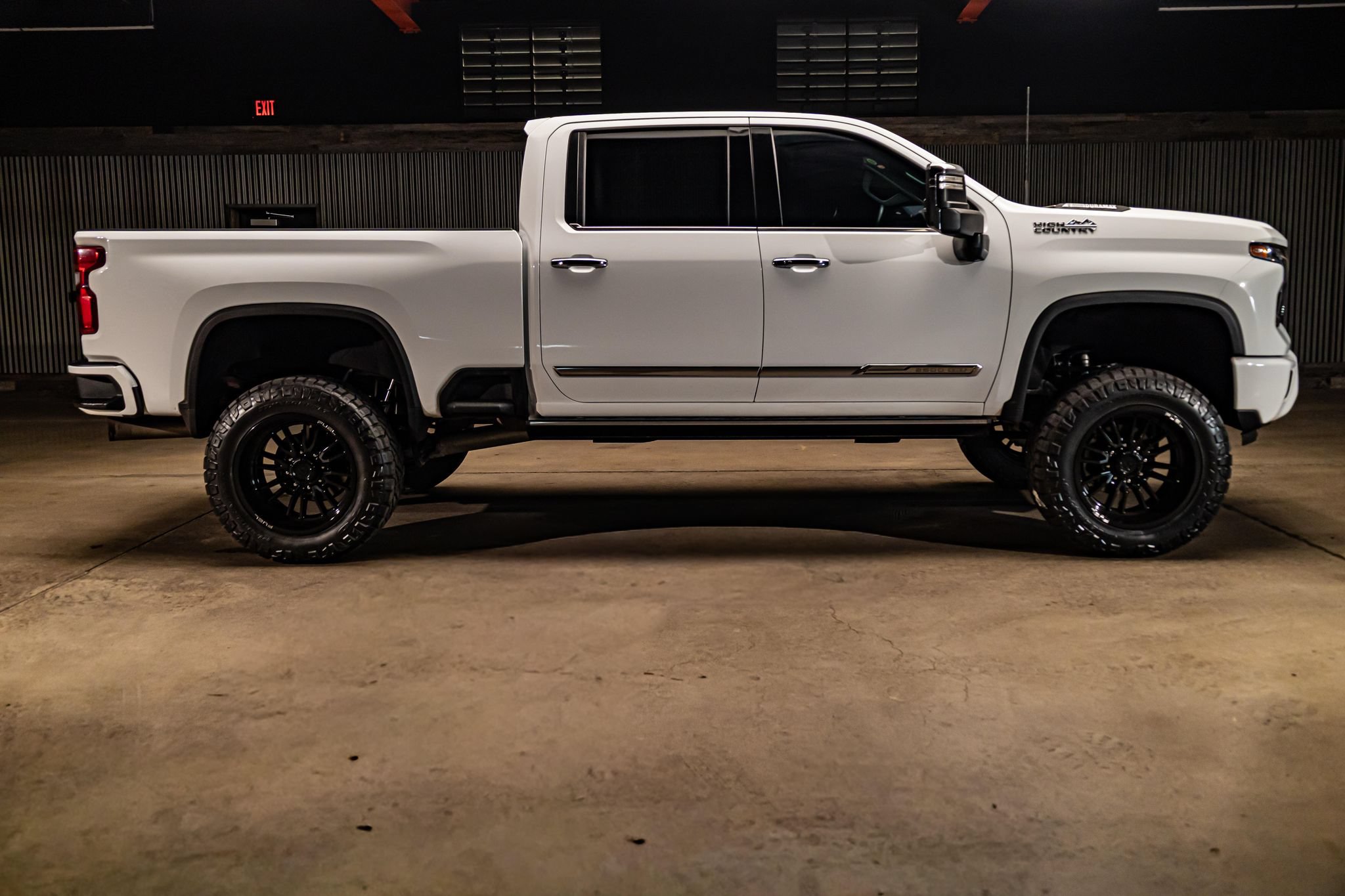 Used 2024 Chevrolet Silverado 2500 High Country w/ High Country Premium Package AWD/4WD image 11