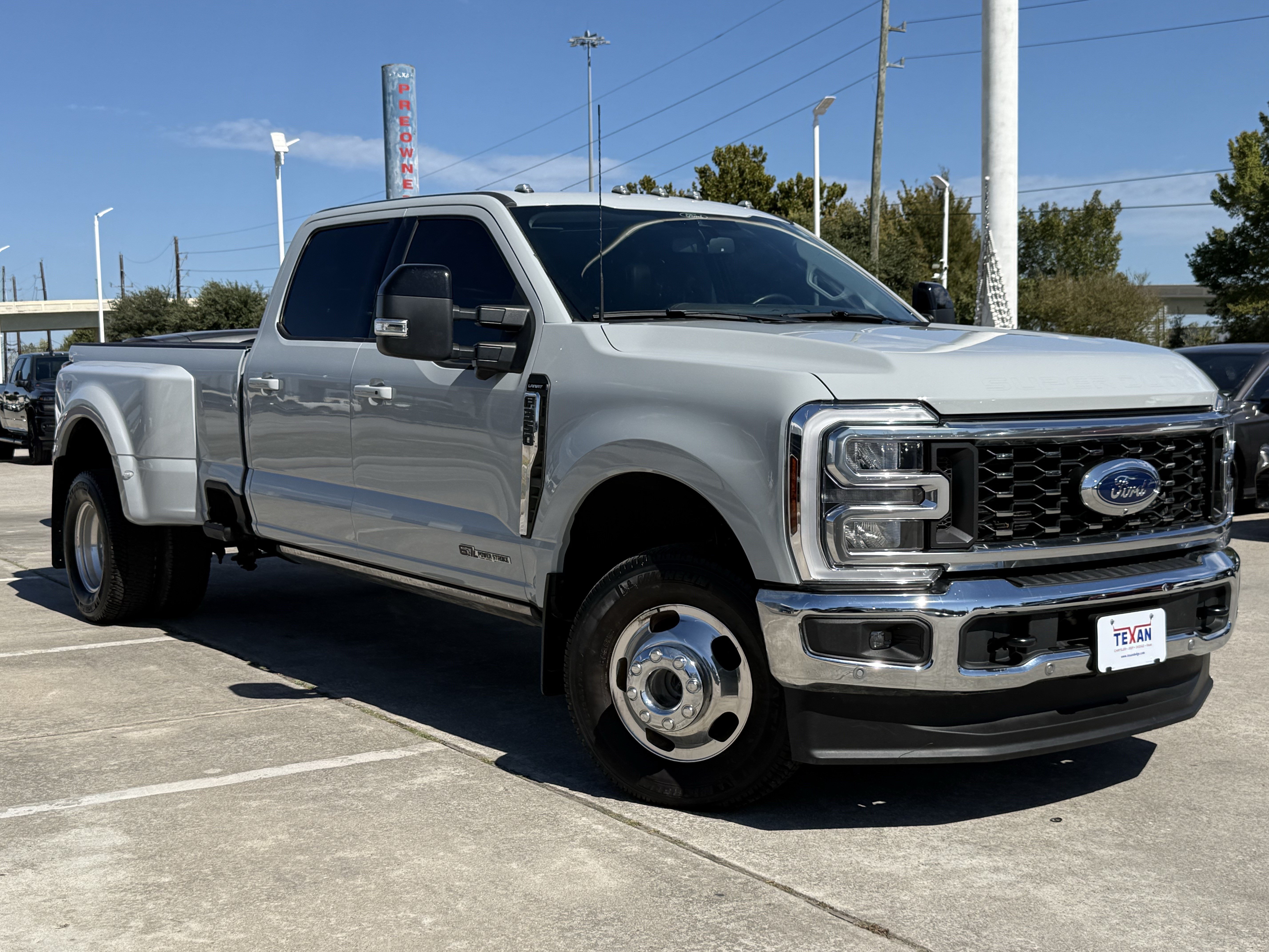 Used 2025 Ford F350 Lariat w/ Lariat Ultimate Package AWD/4WD image 2