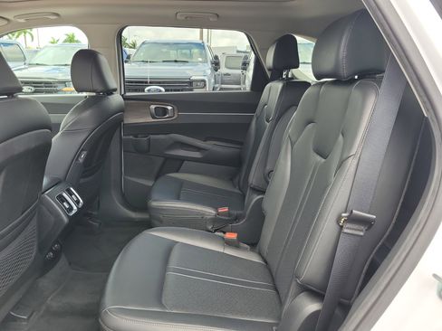 Used 2022 Kia Sorento EX w/ Panoramic Sunroof Package FWD image 15