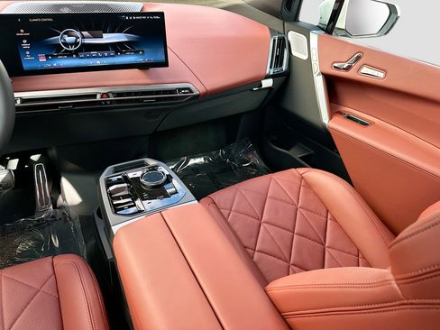 New 2026 BMW iX xDrive60 w/ M Sport Package image 18