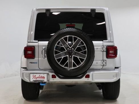 Used 2022 Jeep Wrangler Unlimited Sahara AWD/4WD image 7