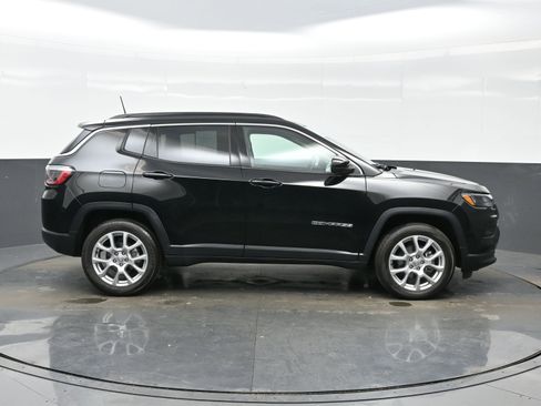 Used 2022 Jeep Compass Latitude image 7