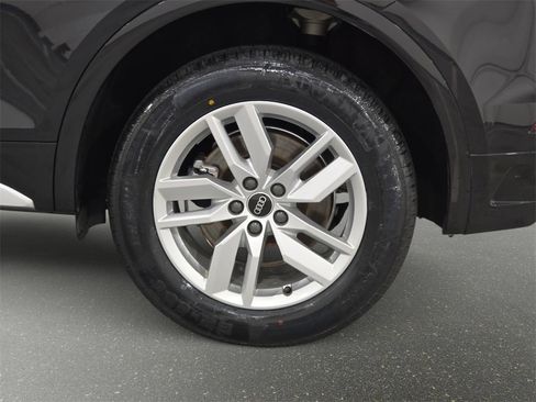 Used 2023 Audi Q5 2.0T Premium w/ Convenience Package image 30