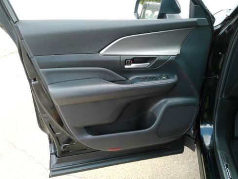 Used 2024 Toyota Grand Highlander FWD image 13