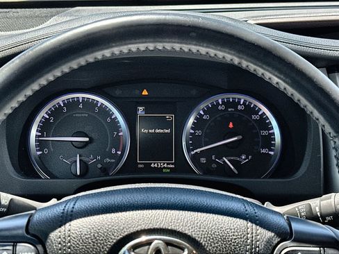 Used 2019 Toyota Highlander XLE image 24