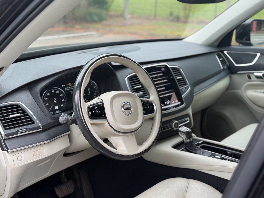 Used 2020 Volvo XC90 T5 Momentum AWD/4WD image 11