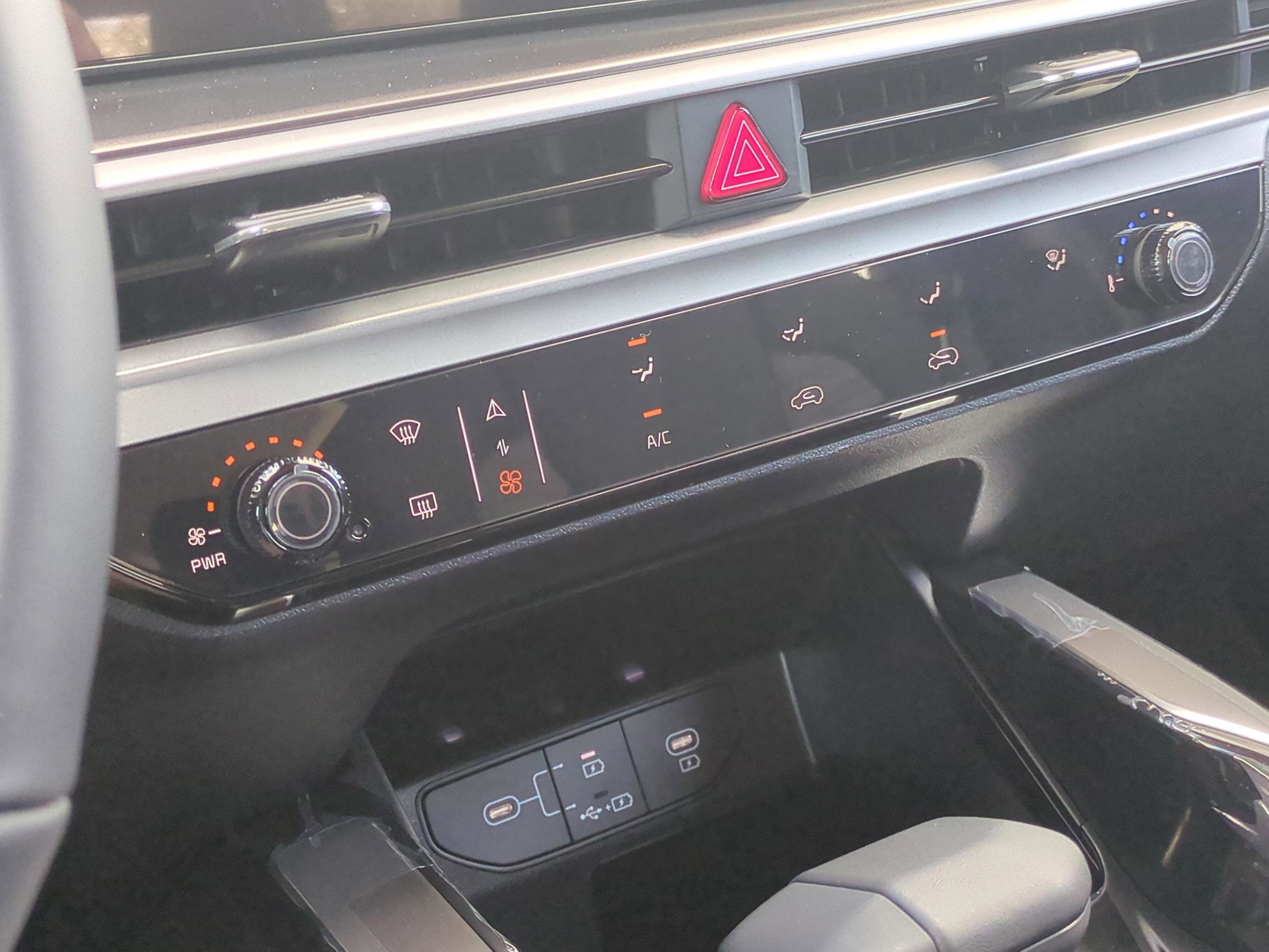 New 2026 Kia Sorento LX FWD image 16