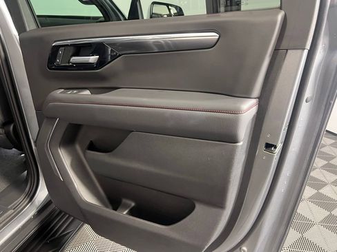 Used 2025 Chevrolet Suburban RST image 32