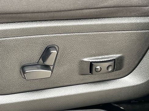 Used 2024 RAM 2500 Big Horn w/ Bed Utility Group image 39