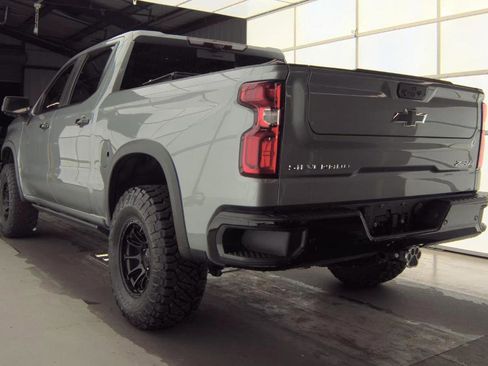 Used 2023 Chevrolet Silverado 1500 ZR2 w/ Technology Package image 4