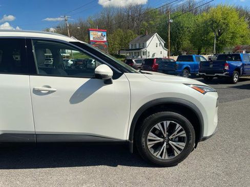 Used 2021 Nissan Rogue SV w/ Premium Package image 9