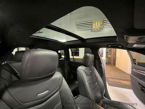 Used 2024 Cadillac XT6 Sport w/ LPO, ONYX Package image 32