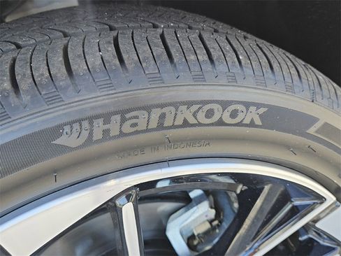 New 2025 Nissan Sentra SR image 15