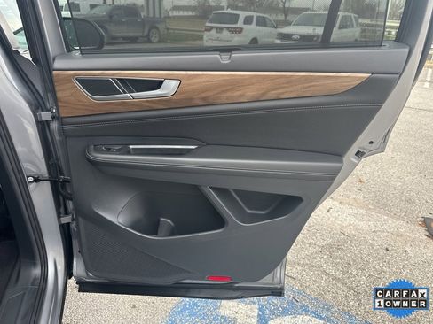 Used 2024 Volkswagen Atlas SE image 47