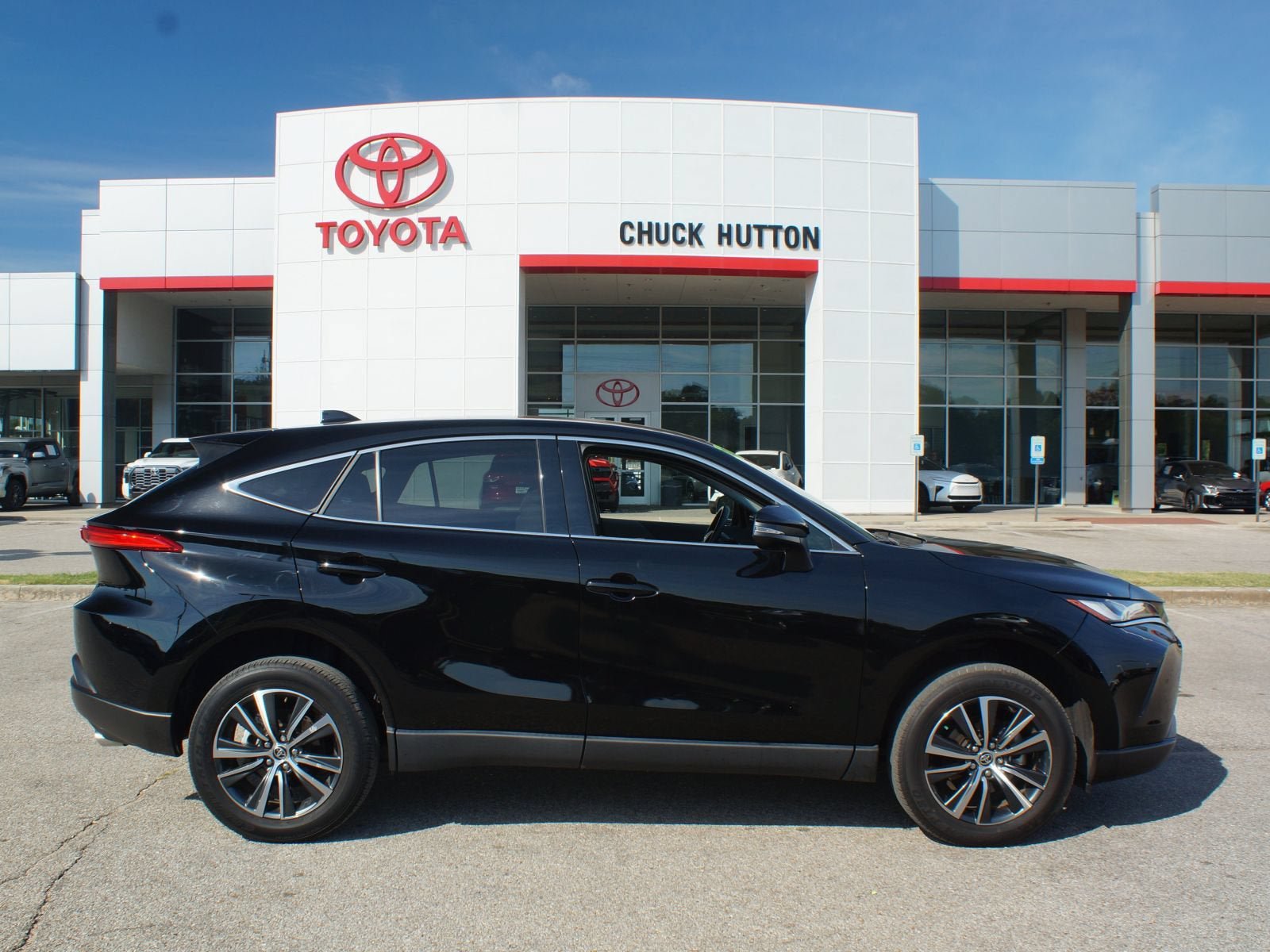 Used 2023 Toyota Venza LE AWD/4WD image 1