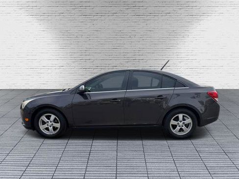 Used 2014 Chevrolet Cruze LT w/ Technology Package FWD image 2
