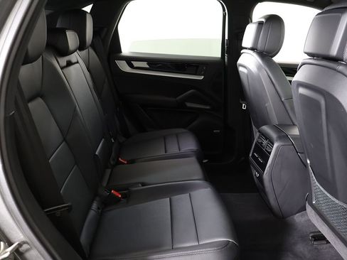 Used 2024 Porsche Cayenne AWD/4WD image 40