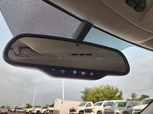 Used 2016 Chevrolet Traverse LTZ AWD/4WD image 17