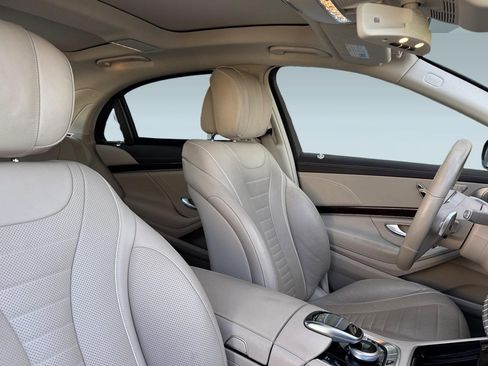 Used 2019 Mercedes-Benz S 560 Sedan image 33