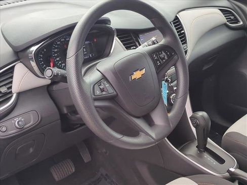 Used 2022 Chevrolet Trax LS w/ Tint and Cruise Package image 10