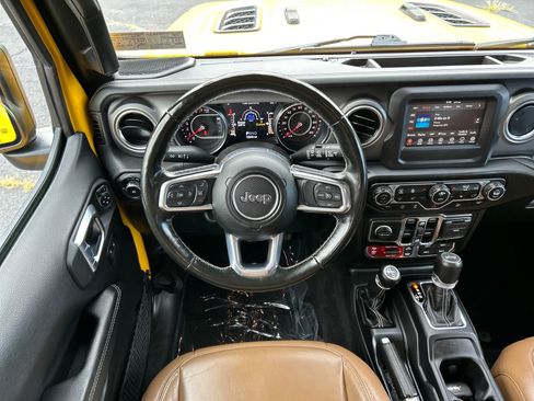 Used 2021 Jeep Wrangler Unlimited Rubicon w/ Cold Weather Group AWD/4WD image 2