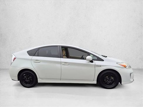 Used 2015 Toyota Prius Two FWD image 5