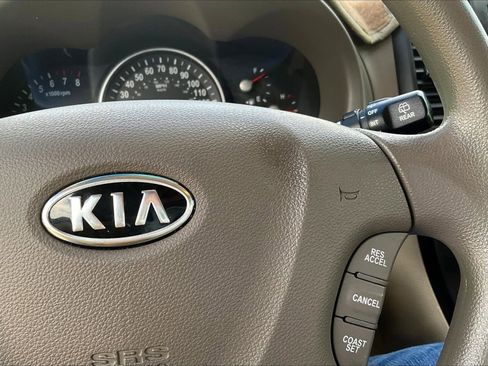 Used 2008 Kia Sedona LX image 12
