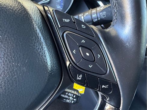 Used 2018 Toyota C-HR XLE FWD image 14