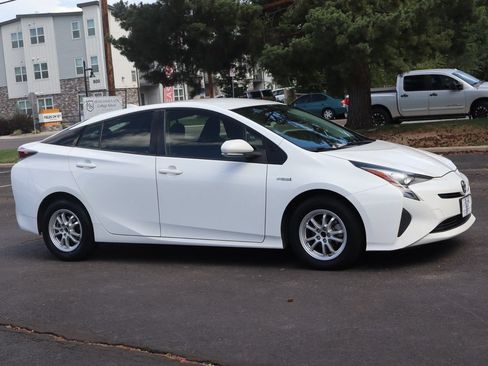 Used 2016 Toyota Prius Two FWD image 2