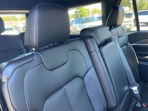 New 2025 Jeep Grand Cherokee L Limited w/ Luxury Tech Group II image 35