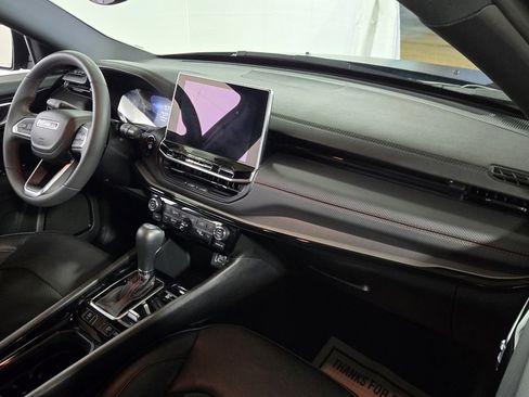 Used 2024 Jeep Compass Trailhawk image 33