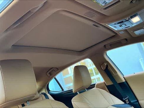 Used 2025 Lexus ES 350 w/ Premium Package FWD image 27