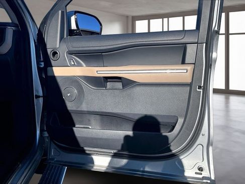 Used 2024 Ford Expedition Max Limited image 28