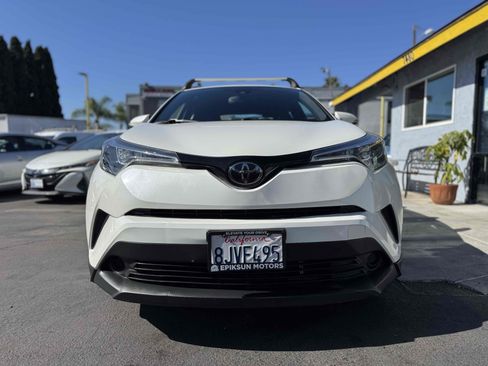 Used 2019 Toyota C-HR XLE image 2