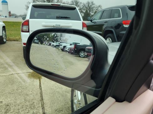 Used 2011 Ford Crown Victoria LX w/ Comfort Appearance Pkg image 8