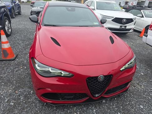 Used 2024 Alfa Romeo Giulia Quadrifoglio image 2