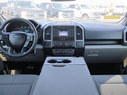 Used 2018 Ford F150 XLT image 32