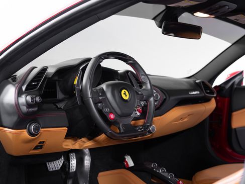 Used 2017 Ferrari 488 GTB RWD image 5