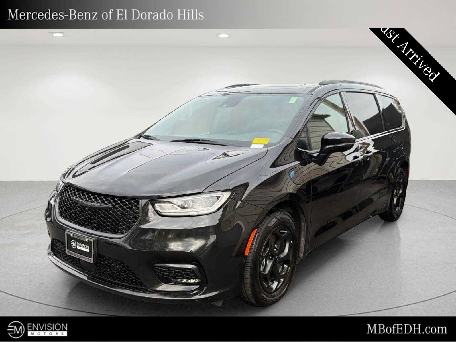 Used 2024 Chrysler Pacifica Premium FWD image 1