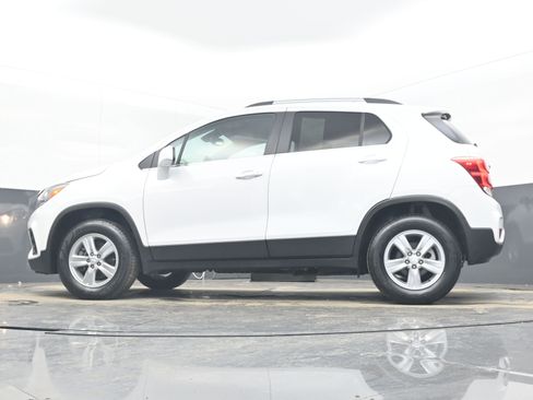 Used 2019 Chevrolet Trax LT w/ LT Convenience Package image 25