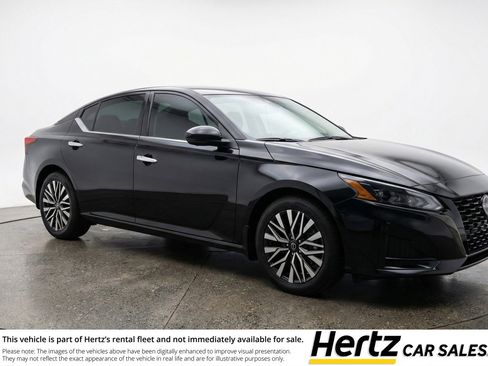 Used 2025 Nissan Altima 2.5 SV FWD image 1