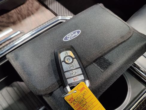 Used 2018 Ford F250 Lariat w/ Lariat Ultimate Package image 43