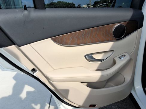Used 2019 Mercedes-Benz GLC 300 4MATIC image 23