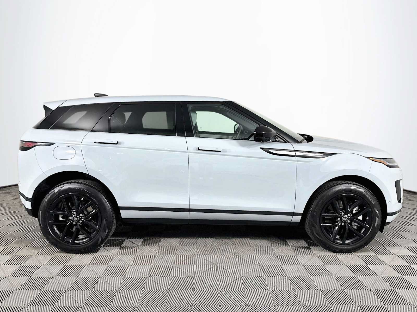 Used 2026 Land Rover Range Rover Evoque S AWD/4WD image 4