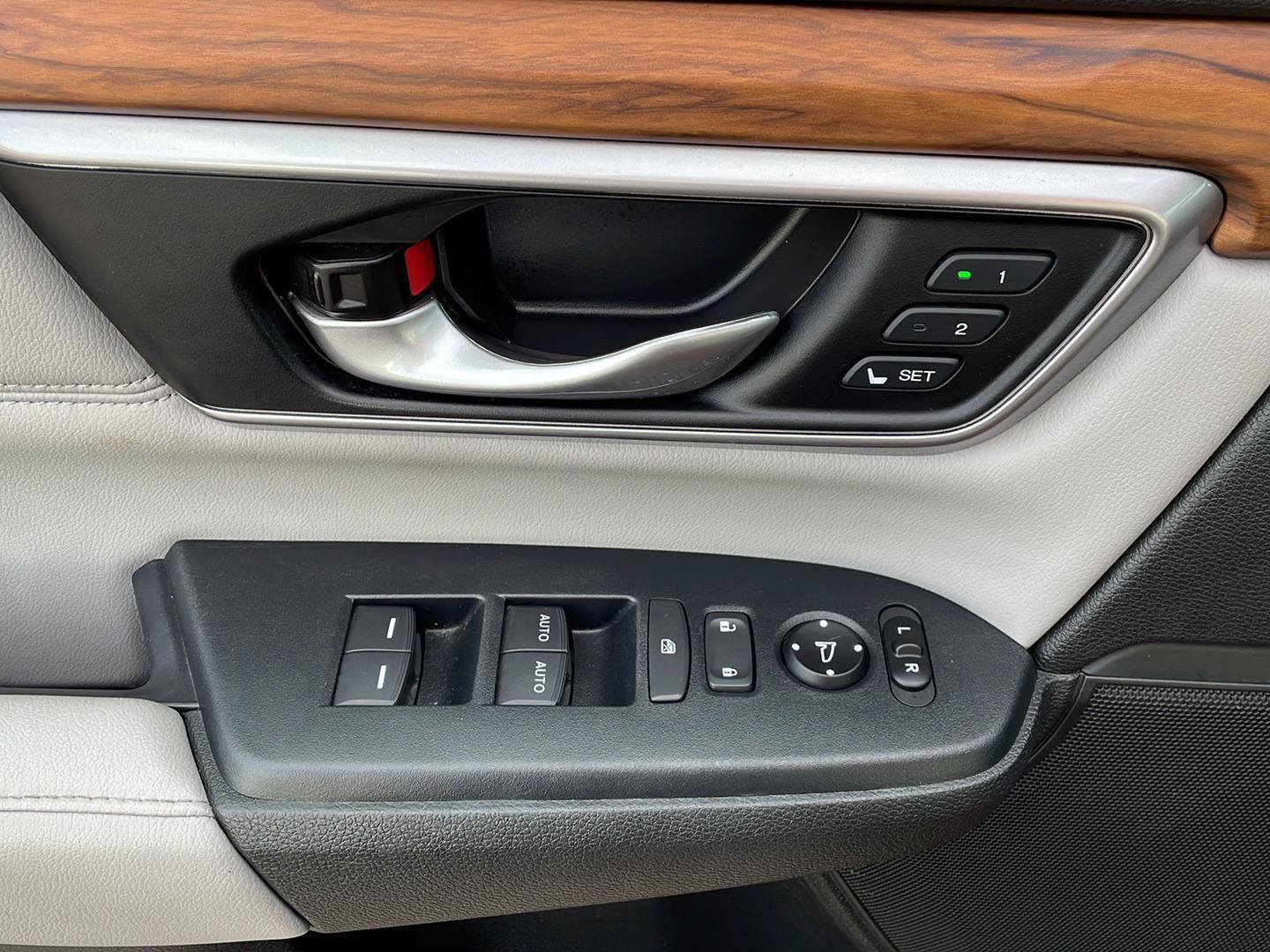 Used 2020 Honda CR-V Touring image 11