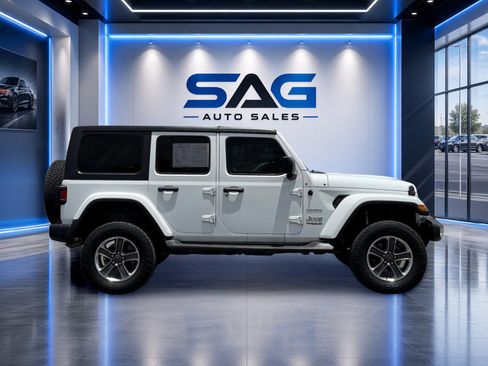 Used 2019 Jeep Wrangler Unlimited Sahara AWD/4WD image 3