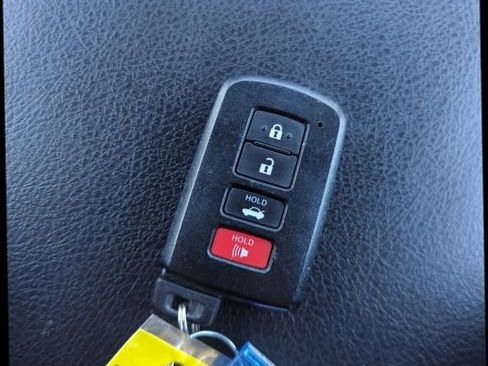 Used 2014 Toyota Camry SE image 33