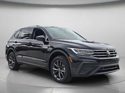 Certified 2023 Volkswagen Tiguan SE FWD image 9