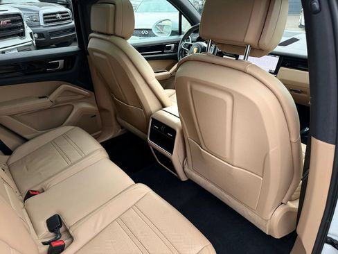 Used 2019 Porsche Cayenne AWD/4WD image 18
